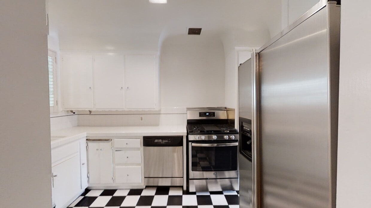 3D Tour - 8472 1/2 Fountain Ave