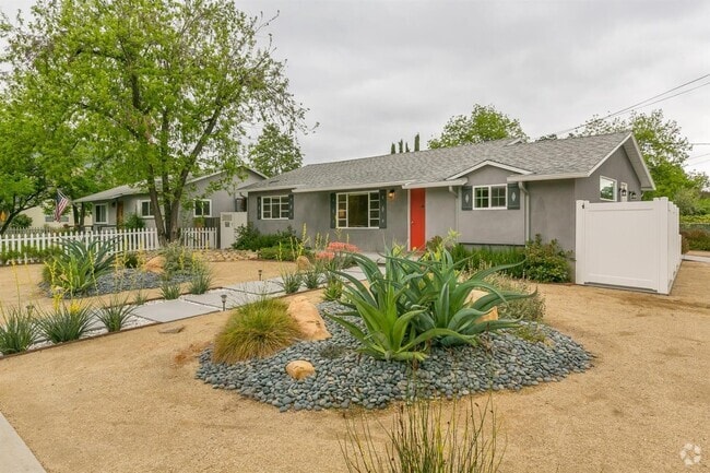 Building Photo - Downtown Charmer NO PETS Rental