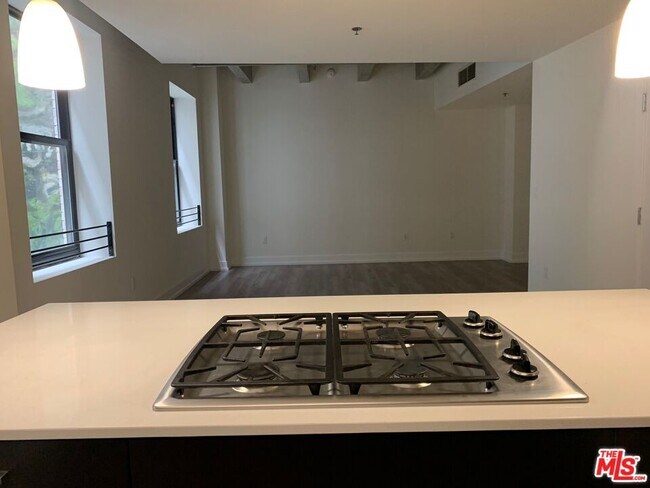 Photo - 727 W 7th St Unit 507