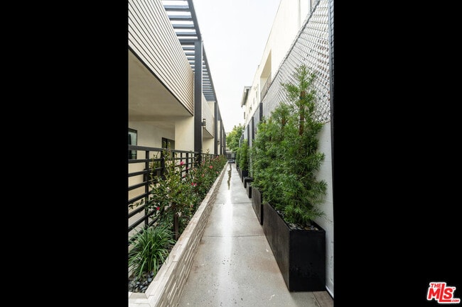 Photo - 1262 N Sweetzer Ave Unit 104