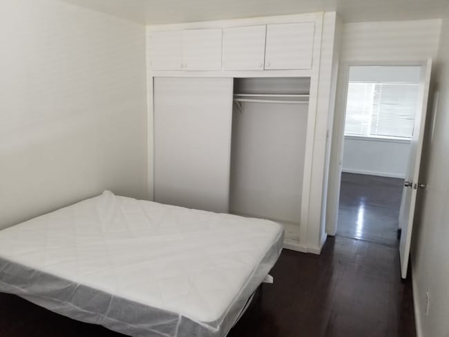 Photo - 14811 Vanowen St Unit 3