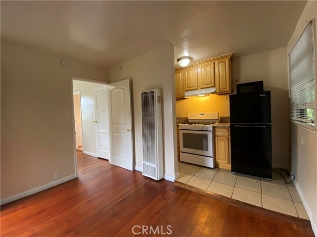 Photo - 889 Wright Ave