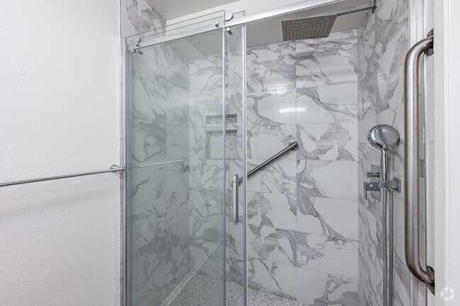 1BR, 1BA - 570SF - Bathroom - Huntington Oaks Village 55+ Senior Community