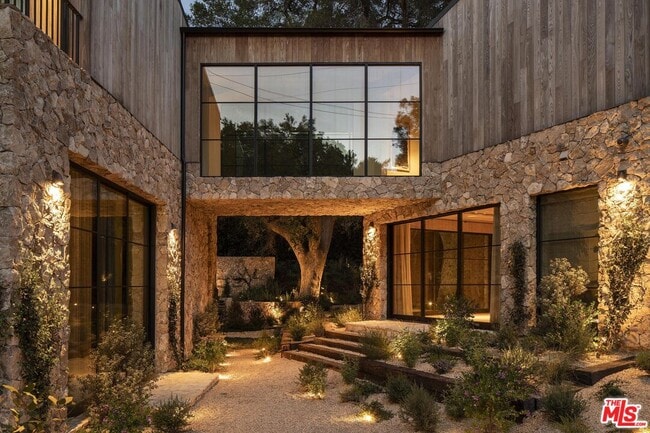 Photo - 3274 Oakdell Rd