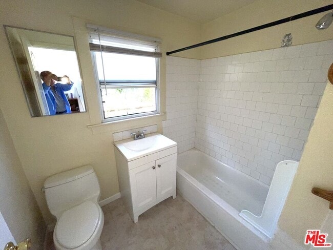 Photo - 1249 W 25th St Unit 1251 1/2