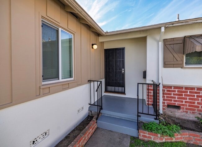 Photo - 8123 Lindley Ave