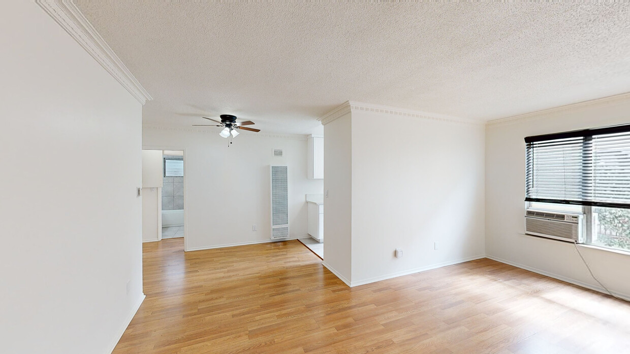 3D Tour - 1735 Winona Blvd Apartments