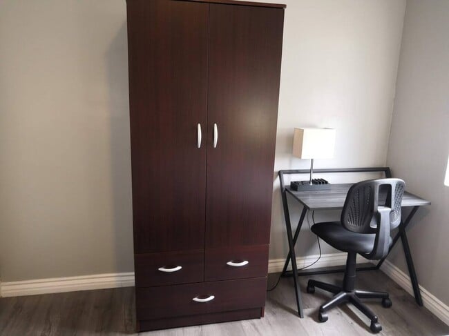 Photo - 1530 W 28th St