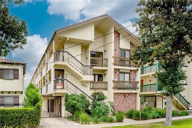 Building Photo - 1004 E Garfield Ave Unit 5