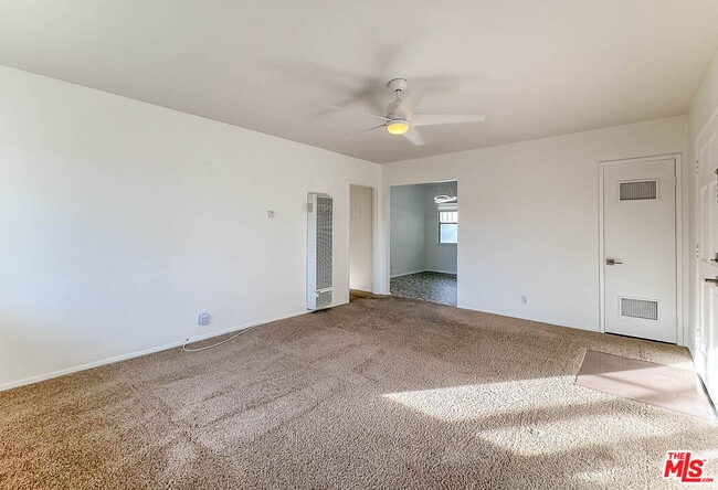 Photo - 5829 Bowcroft St Unit 4