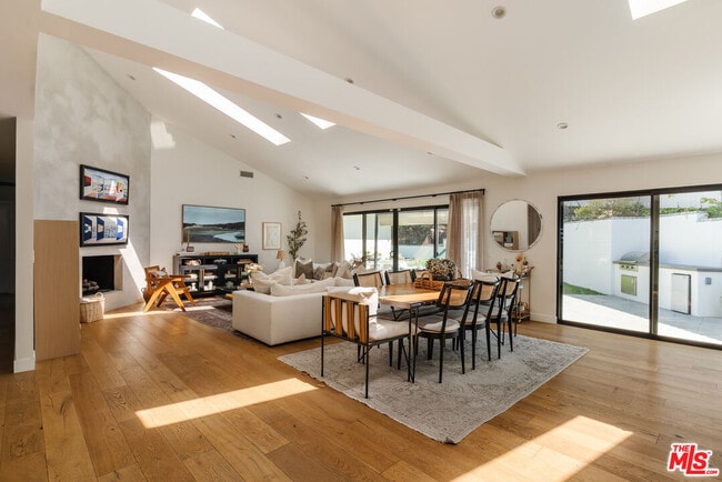 Photo - 3554 Alginet Dr