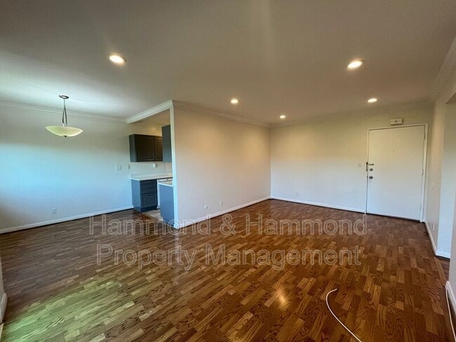 Photo - 5400 Newcastle Ave Unit #43