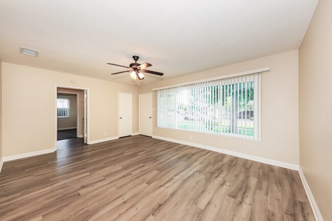 Photo - 4765 Sunnyside Dr