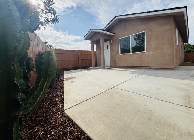 Building Photo - 1852 Midvale Dr Rental