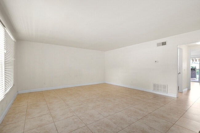 Photo - 101 E Cypress Ave