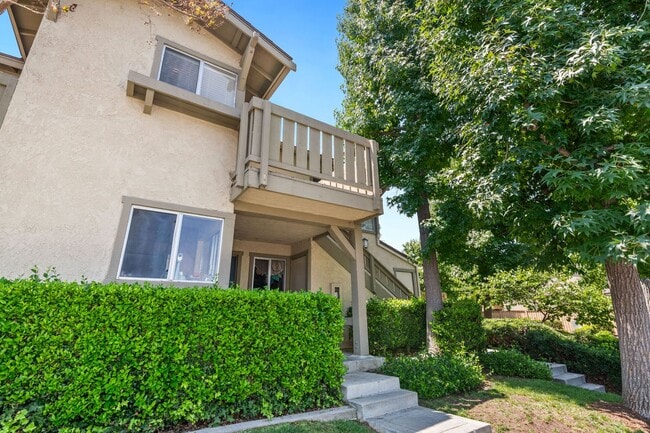 Building Photo - 3 Bedroom, 2 Bath Condo in Woodbridge area...