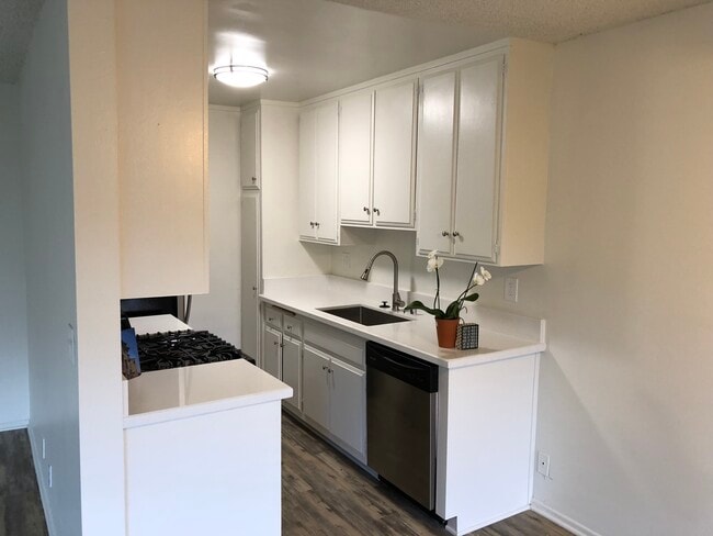 Centinela Apartments - Centinela Apartments