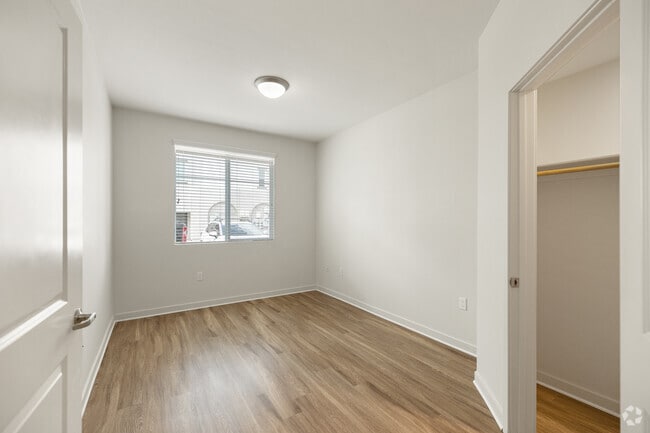 3BR, 2BA - 1319 SF - Solaire