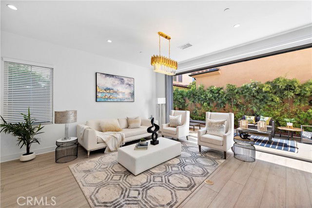 Photo - 141 Linda Vis