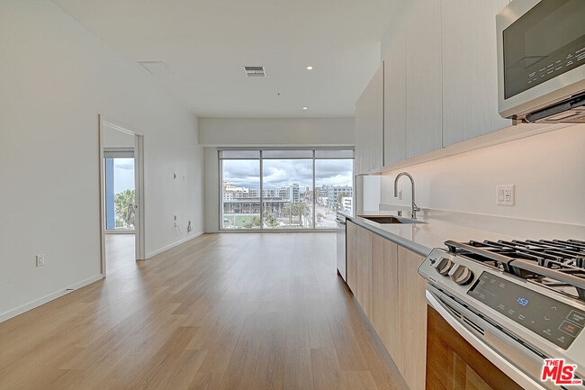 Photo - 200 W Ocean Blvd Unit 711