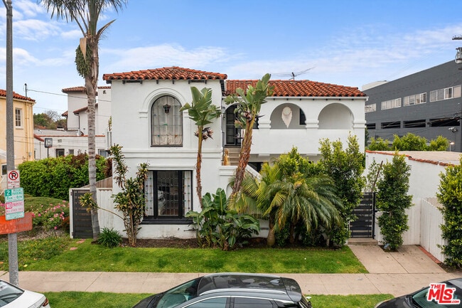 Building Photo - 8474 Oakwood Ave