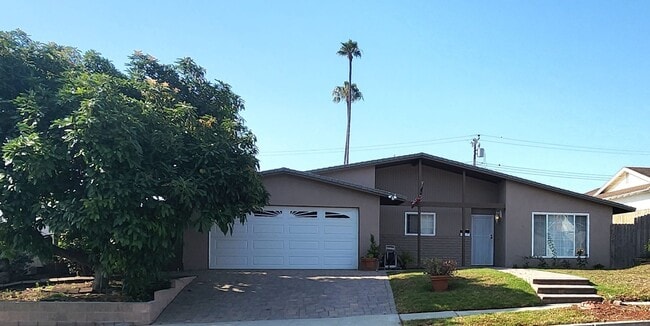 Building Photo - Your Perfect Ventura Retreat 4 bedroom 2 f... Rental