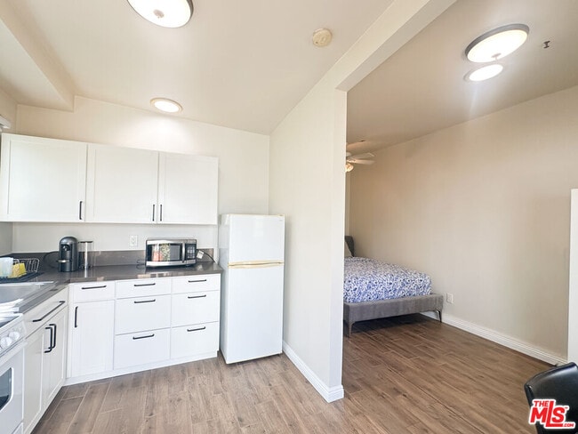 Photo - 225 S Clark Dr