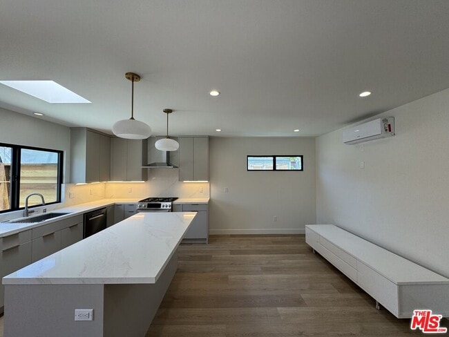 Photo - 7808 Truxton Ave House