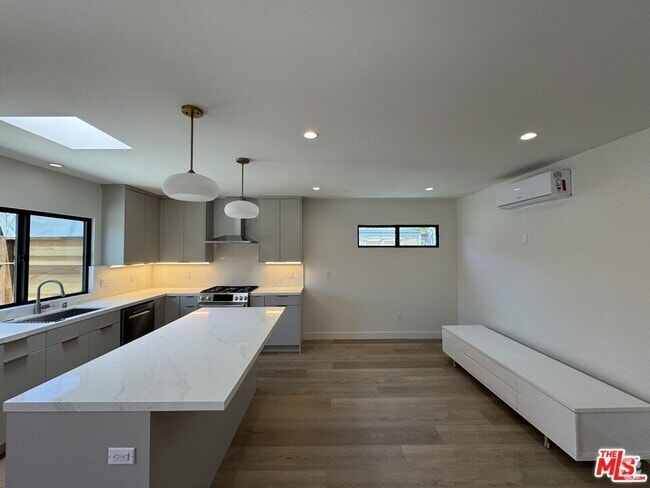 Building Photo - 7808 Truxton Ave Rental