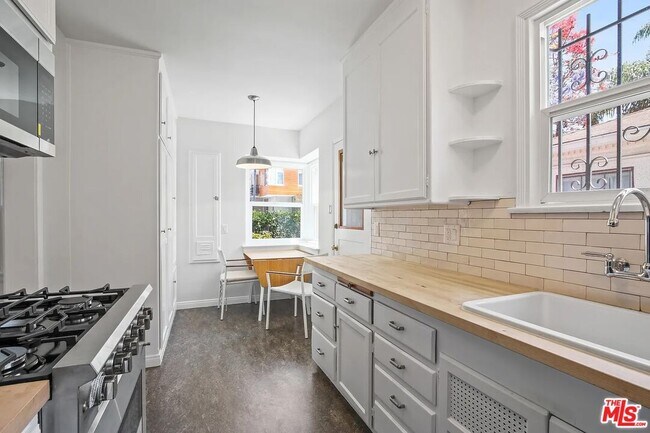 Photo - 8036 Norton Ave