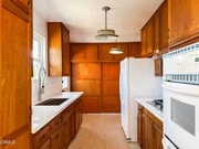 Photo - 237 Brucker Rd W