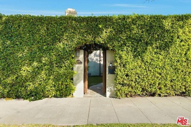 Photo - 5995 Saturn St