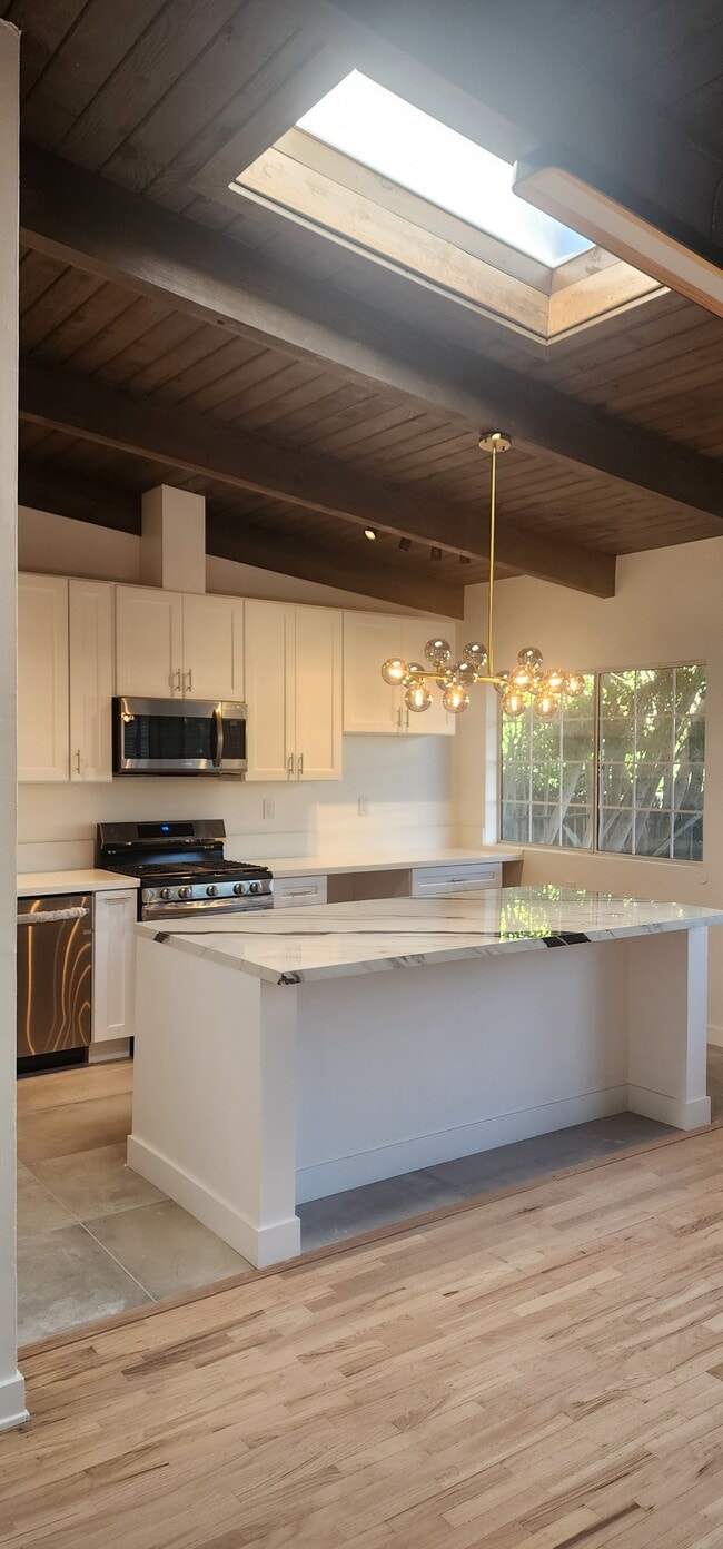 Oxnard Street Apartments - Oxnard Street Apartments