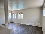 Photo - 822 Tourmaline St