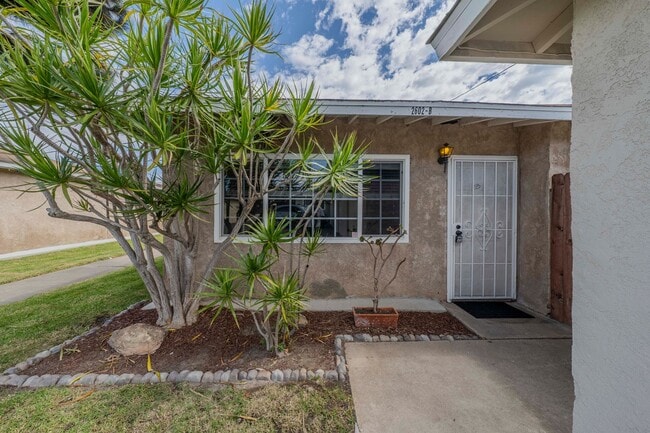 Building Photo - 2602-2606 FLORIDA Unit 2602 Florida #B Huntington Beach
