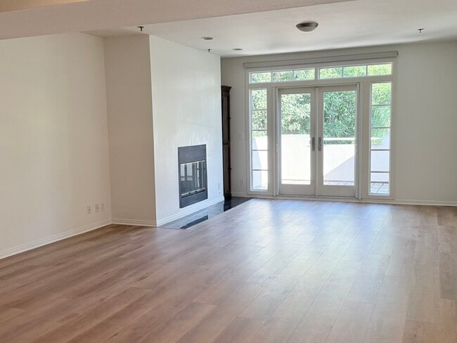 Photo - 2222 N Beachwood Dr Unit 412