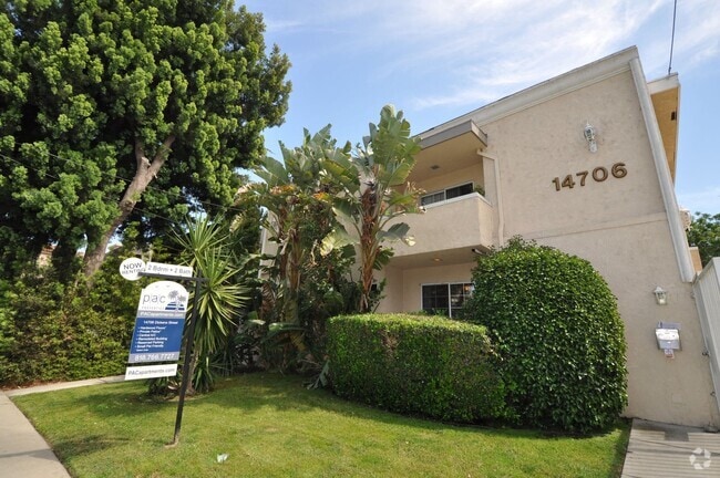 Building Photo - 14706 Dickens St Rental