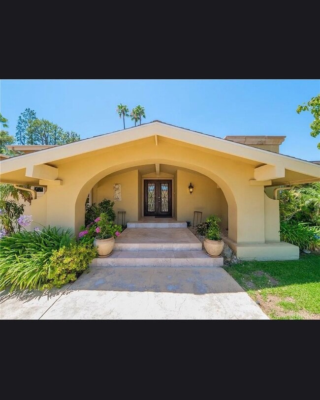 Building Photo - 16545 Park Lane Cir