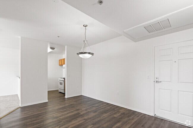 2BR, 1BA - 958SF - Plasencia - Dining Room - Villa Touran