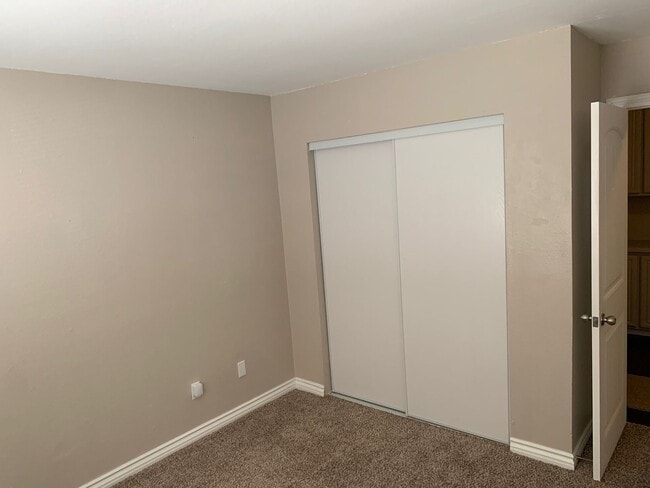Photo - spacious 3 bedroom 2 bath home with large yard, indoor laundry room