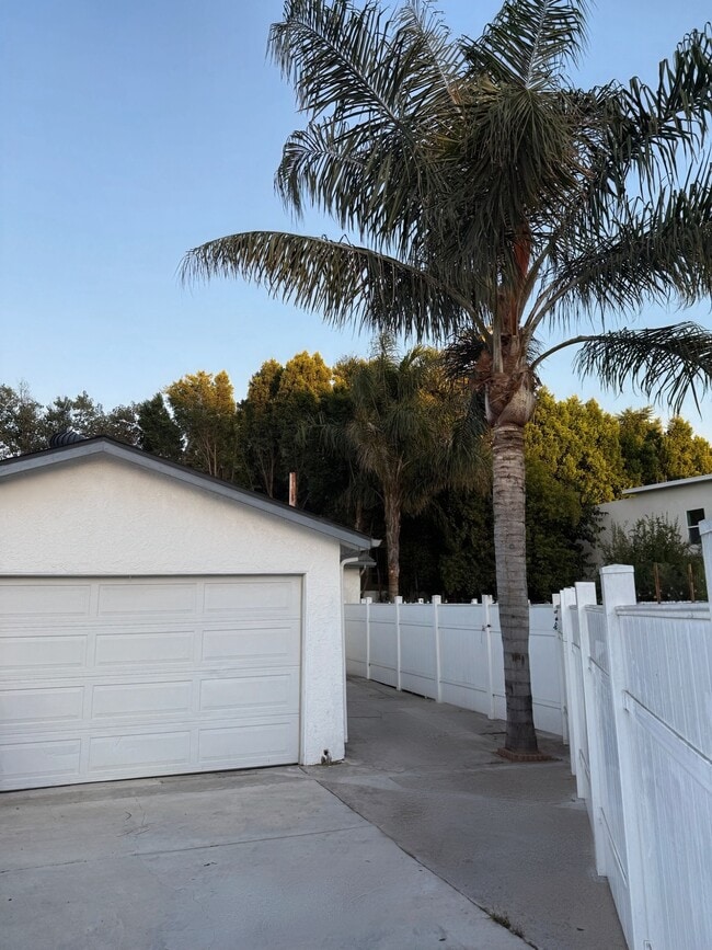 Building Photo - 6832 Amigo Ave