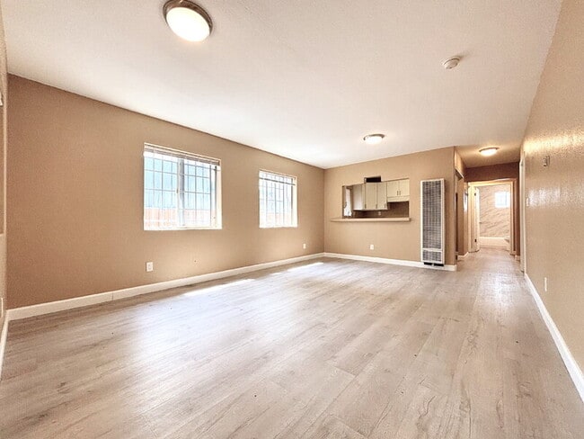 Photo - 1385 E Vernon Ave Condo