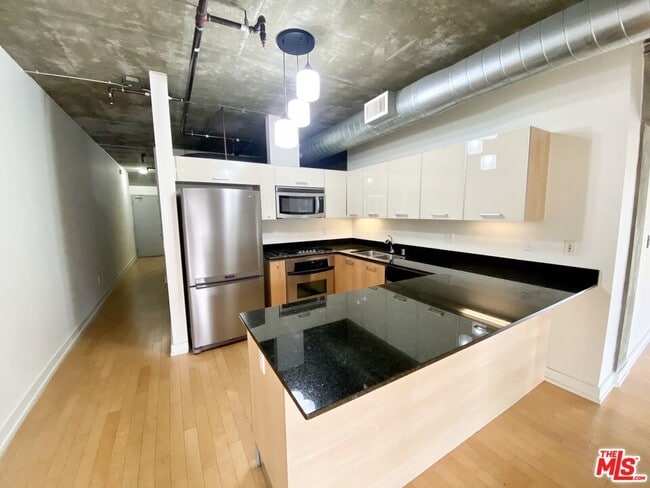 Photo - 645 W 9th St Unit 620