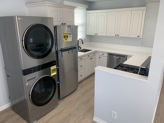 Building Photo - 630 E San Antonio Dr Unit #3 Rental