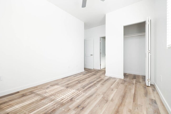 Photo - 3990 Darwin Ave Unit 3992