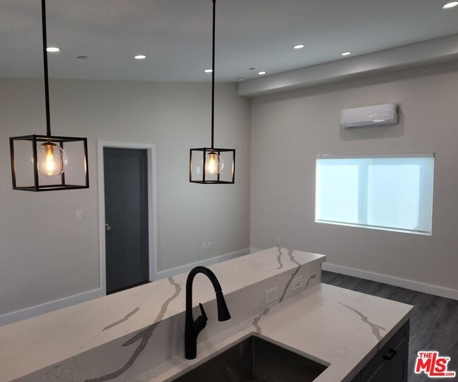 Photo - 422-422-1 Almond Ave