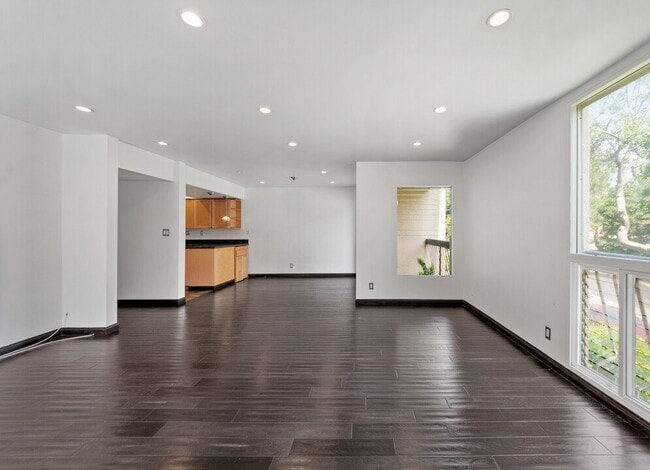 Photo - 5650 Cambridge Way Unit 2