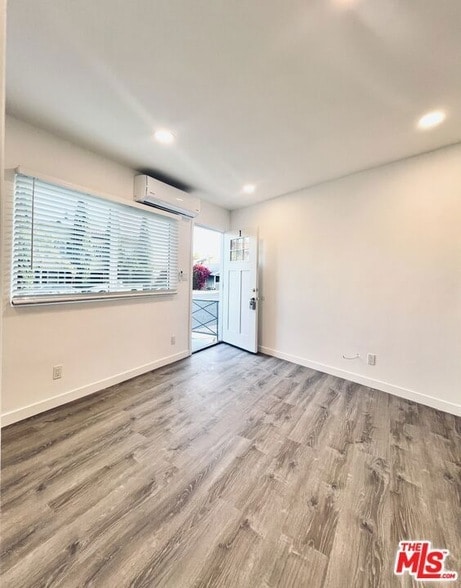 Photo - 421 E Chevy Chase Dr