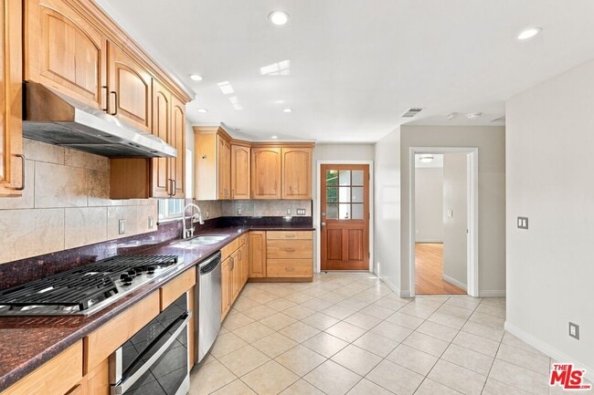 Photo - 8845 Glider Ave