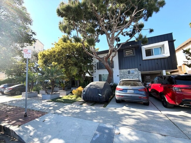 Building Photo - 12301-12307 Pacific Ave